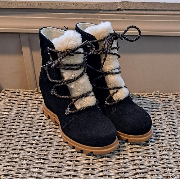 Sorel Joan of Arctic Wedge III Shearling Lace Cozy Boots - Picture 2 of 11